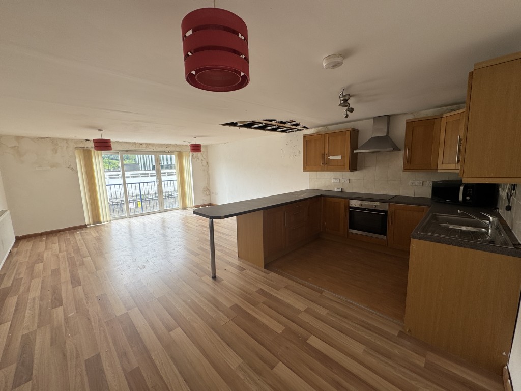 Lot: 58 - TWO-BEDROOM SECOND FLOOR FLAT FOR IMPROVEMENT - Living area and kitchen